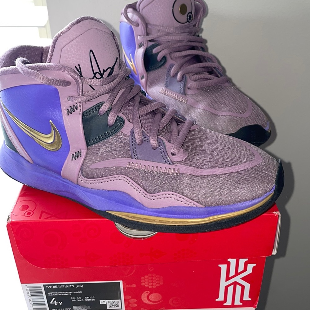 KYRIE INFINITY (GS) - Big kid size 4Y -